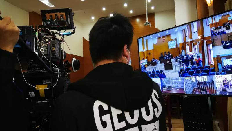 AI生成VS人工创意——乌苏市广告片拍摄公司的技术浪漫主义实践